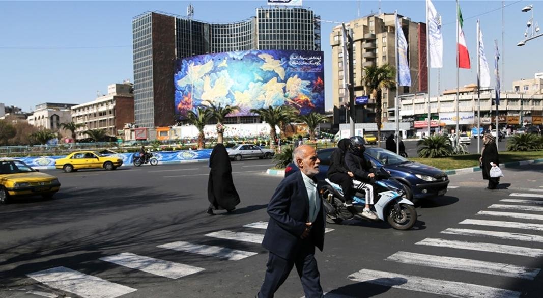 যুক্তরাষ্ট্রের সঙ্গে উত্তেজনা বাড়তে থাকায় ইরানে থাকা নিজেদের নাগরিকদের দ্রুত দেশটি থেকে সরে যাওয়ার আহ্বান জানিয়েছে চীন।