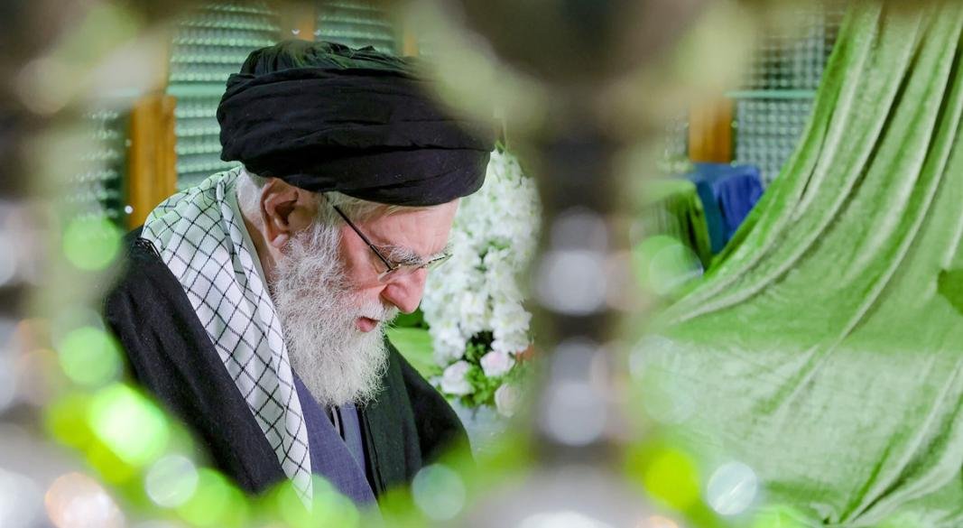 প্রকাশ্যে আয়াতুল্লাহ খামেনি। ছবি: এপি