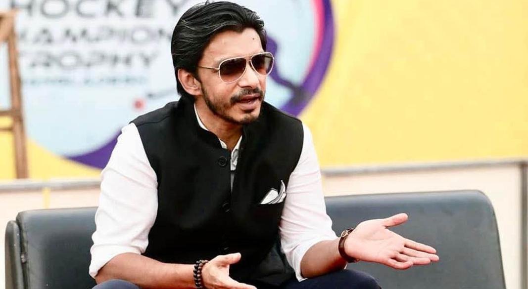 ইশতিয়াক সাদেক।