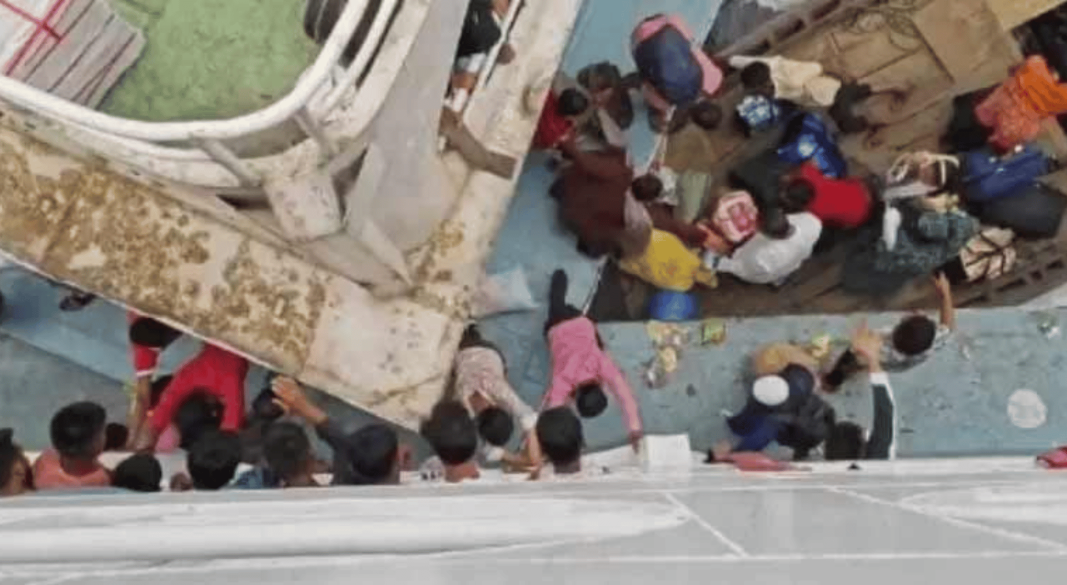 ৪৮ ঘণ্টা পেরিয়ে গেলেও নিখোঁজ যাত্রী মিলেনি, দুই লঞ্চের ৫ জন আটক