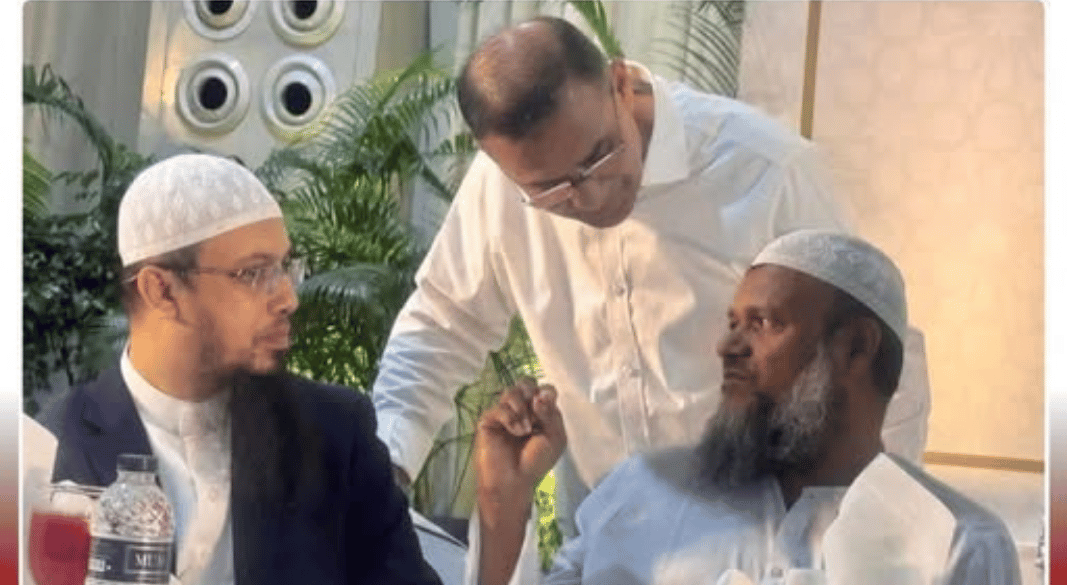 আলেমদের সঙ্গে প্রধানমন্ত্রীর সাধারণ ভঙ্গিতে উপস্থিতি নিয়ে সামাজিক যোগাযোগ মাধ্যমে ভাইরাল