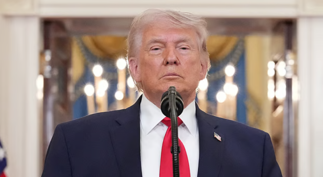 যুক্তরাষ্ট্রের প্রেসিডেন্ট ডোনাল্ড ট্রাম্প বুধবার ইরান যুদ্ধ নিয়ে হোয়াইট হাউসে বক্তব্য দেন। ছবি: রয়টার্স