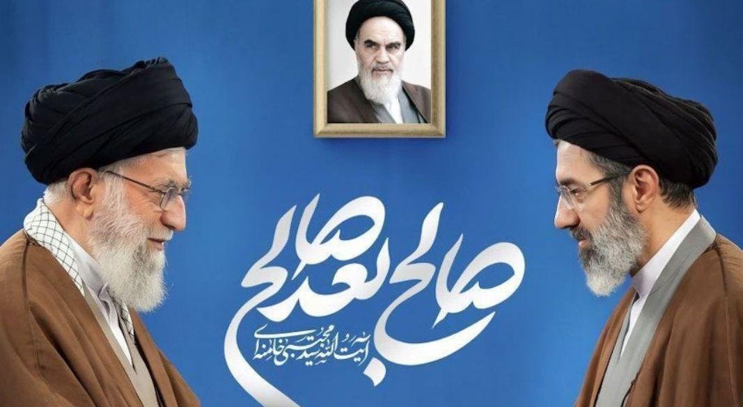 আয়াতোল্লা আলি খামেনি ও তাঁর ছেলে মোজতবা খামেনি