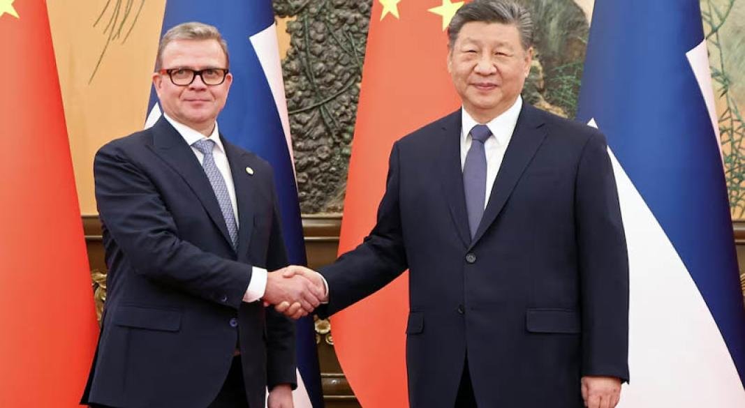 ফিনল্যান্ডের প্রধানমন্ত্রী পেত্তেরি অরপোর সঙ্গে চীনের প্রেসিডেন্ট শি জিনপিং।