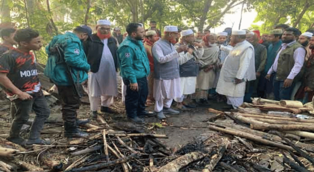 গভীর রাতে বাড়িতে আগুন, ভোটের জেরে নাশকতা খুলনায়