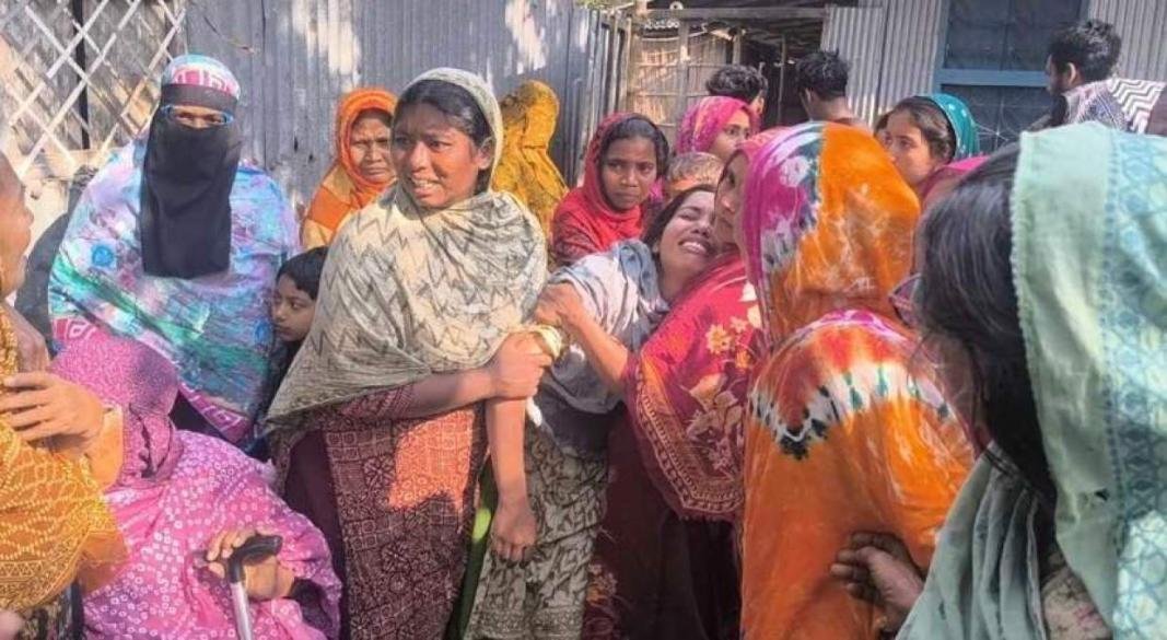 কিশোরী নাতনিকে অপহরণ