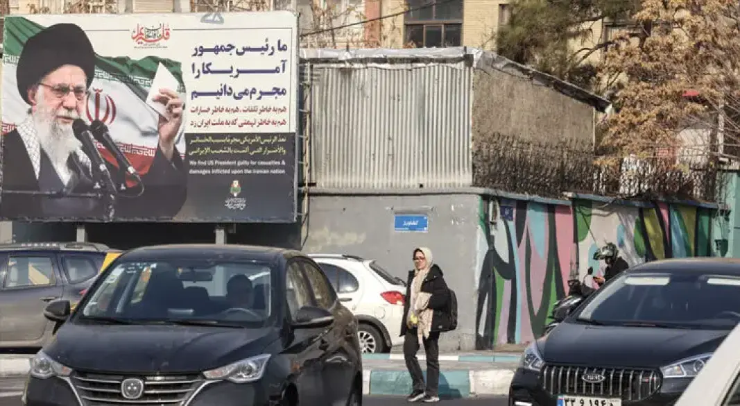 ইরানে খামেনির বিলবোর্ড। ছবি: এএফপি