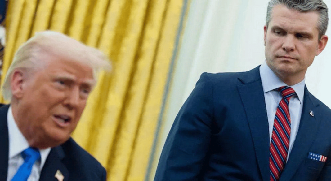 ইরান ইস্যুতে সামরিক সিদ্ধান্তের দায় হেগসেথের দিকে ঠেললেন ট্রাম্প