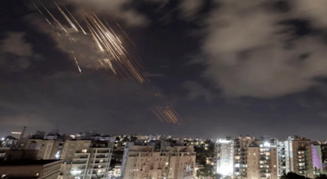 ইসরাইলের দিকে ক্ষেপণাস্ত্র ছুঁড়ল ইরান