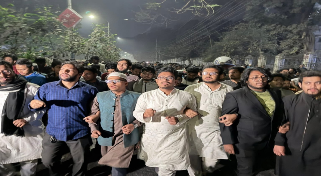 জামায়াত নেতা নিহতের  ঘটনায় ডাকসুর বিক্ষোভ