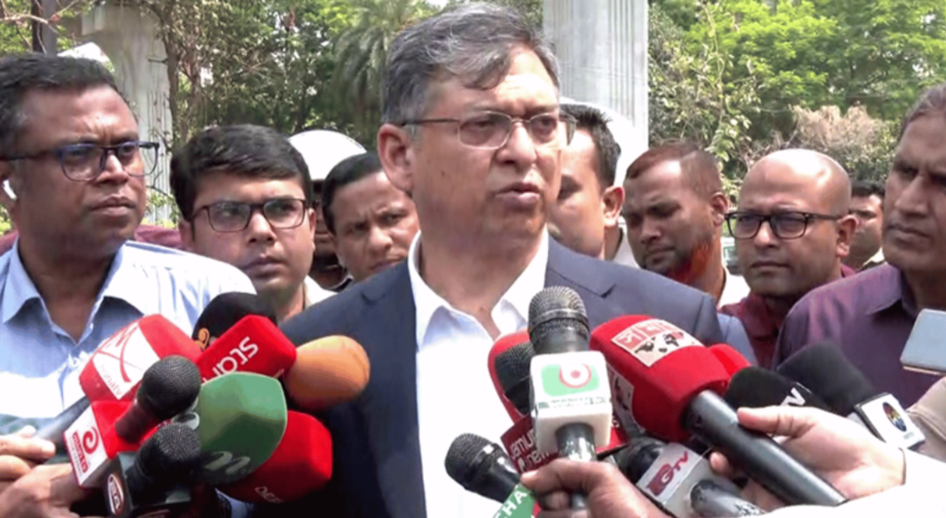 স্বরাষ্ট্রমন্ত্রী সালাহউদ্দিন আহমদ।