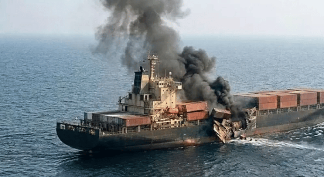 কুয়েত উপকূলে একটি ট্যাংকারে প্রচণ্ড বিস্ফোরণের শব্দ শোনা গেছে। ফাইল ছবি