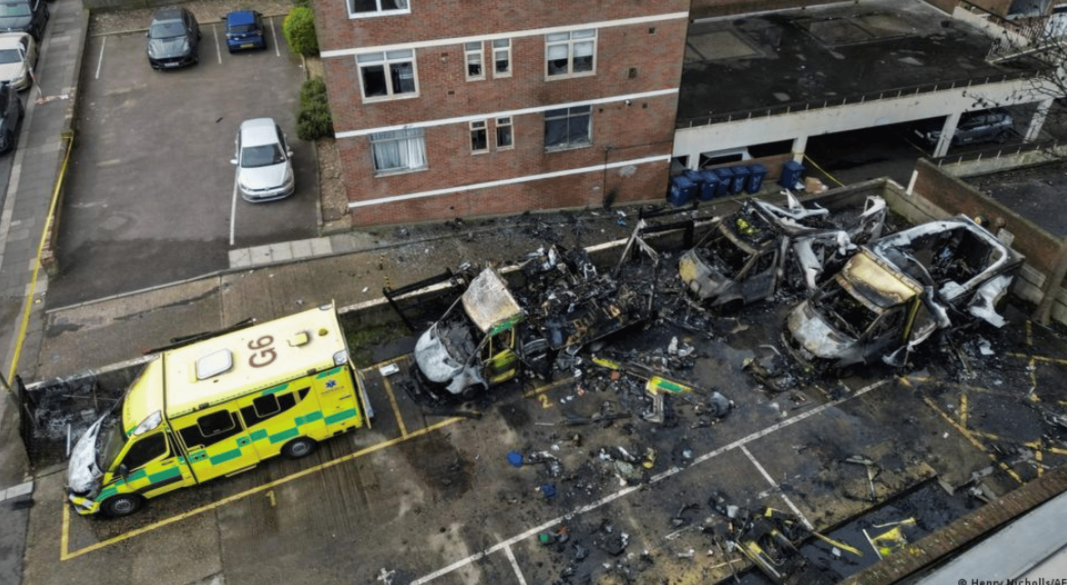 অ্যাম্বুলেন্সগুলি পরিচালনা করত ইহুদী স্বেচ্ছাসেবং সংস্থা।