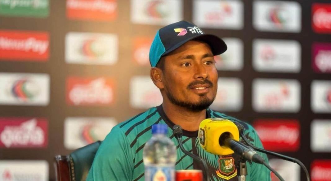 বাংলাদেশ ক্রিকেট দলের প্রাক্তন অধিনায়ক এবং জাতীয় দলের বর্তমান ব্যাটিং কোচ মোহাম্মদ আশরাফুল