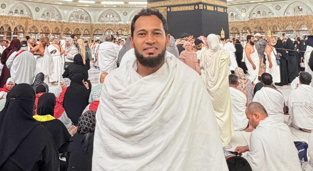 ওমরাহ করে ফেরার পথে জেদ্দা বিমানবন্দরে আটকা পড়া মুশফিকুর রহিমের সঙ্গে কথা হয়েছে যুব ও ক্রীড়া প্রতিমন্ত্রী আমিনুল হকের।