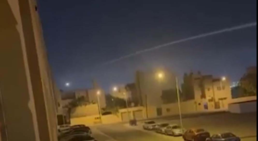 মার্কিন প্যাট্রিয়ট ব্যবস্থা থেকে ছোড়া মিসাইল আবাসিক এলাকায় আঘাত হানার দৃশ্য সম্বলিত ভিডিও থেকে সংগৃহীত।