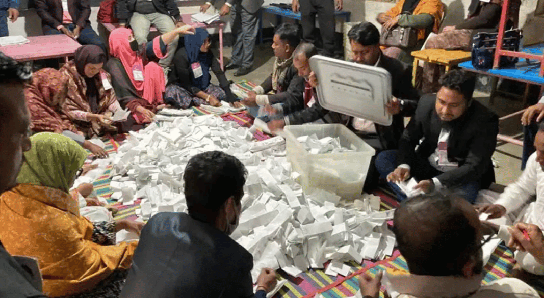 প্রত্যাশার ভোটগ্রহণ শেষে চলছে গণনা