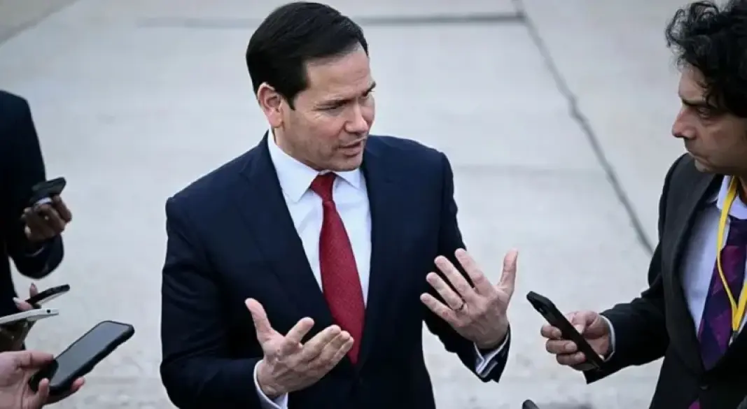 ফ্রান্সে জি সেভেন বৈঠক শেষে সাংবাদিকদের সঙ্গে কথা বলেন মার্কিন পররাষ্ট্রমন্ত্রী মার্কো রুবিও। ছবি: রয়টার্স