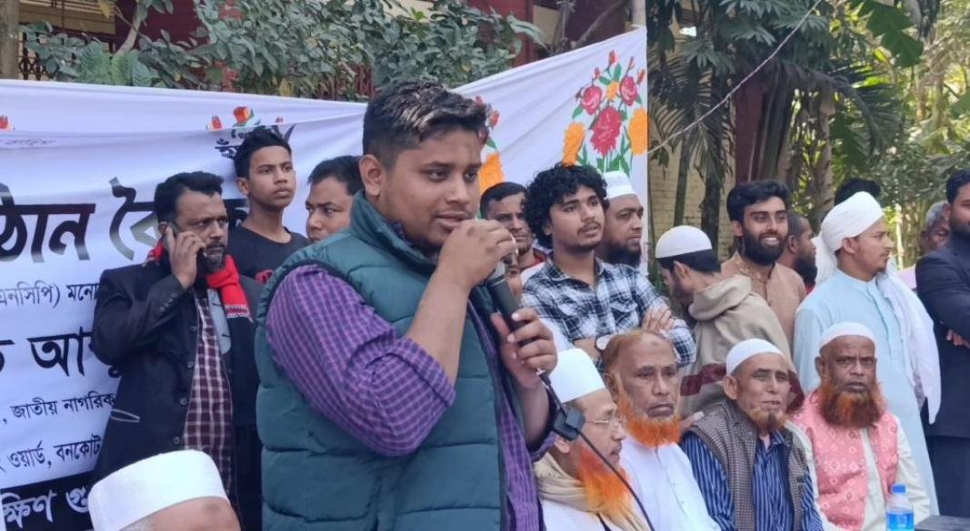 বক্তব্য রাখছেন হাসনাত আব্দুল্লাহ।