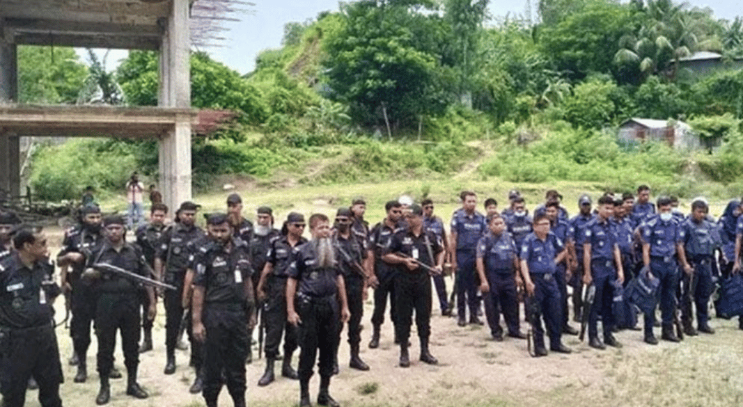 সীতাকুণ্ডে জঙ্গল সলিমপুরে শুরু হলো যৌথ অভিযান