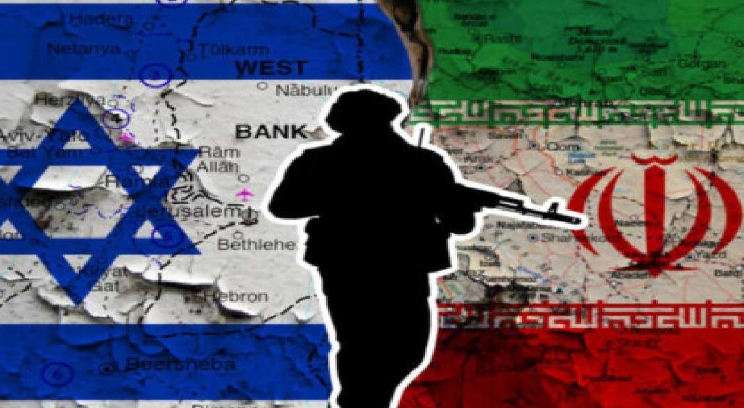 ইসরাইলে হামলার ছক প্রকাশ করে তেহরানে বিশাল ব্যানার!