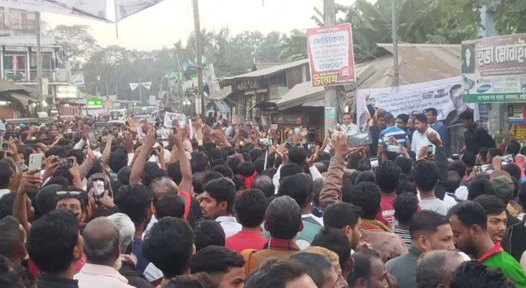 ভোট কিনতে টাকার ছড়াছড়ি, বিএনপি-জামায়াতের পাল্টাপাল্টি অভিযোগ