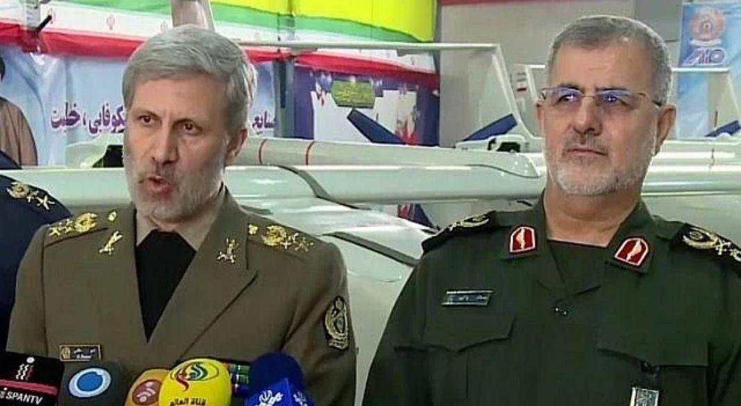 ইরানের প্রতিরক্ষামন্ত্রী আমির নাসিরজাদেহ এবং ইসলামি বিপ্লবী গার্ড বাহিনীর (আইআরজিসি) স্থল শাখার কমান্ডার মোহাম্মদ পাকপুর।