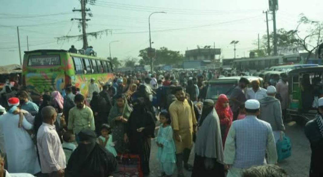 ভোট উৎসবে শামিল হতে বাড়ি ফিরছেন ভোটাররা । ছবি: সংগৃহীত