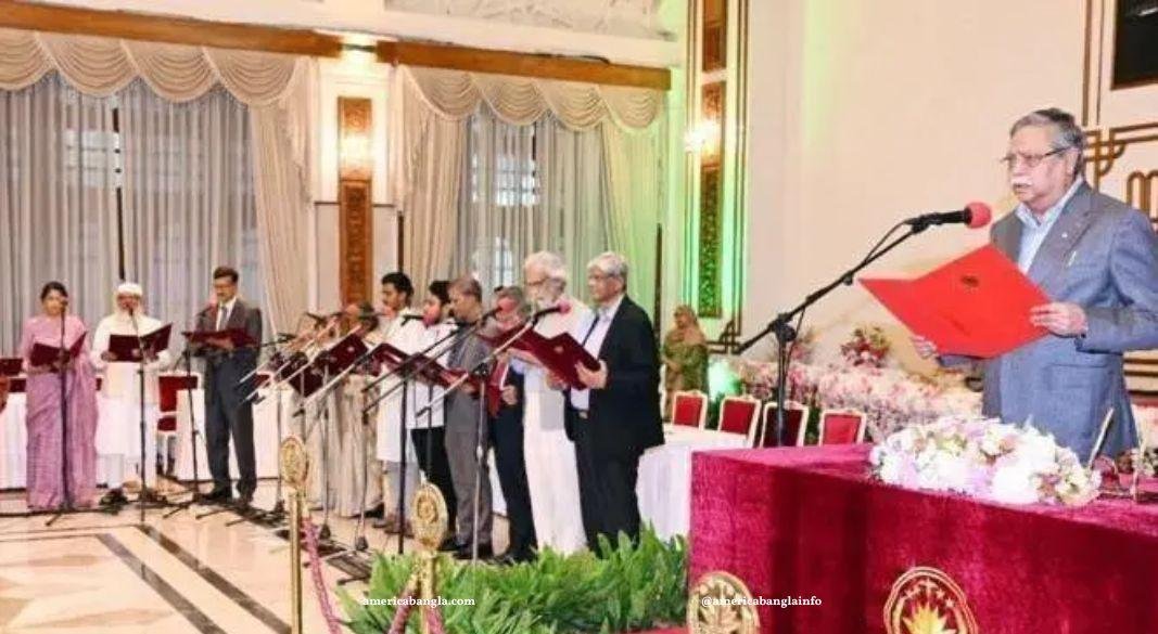 অন্তর্বর্তীকালীন সরকারের উপদেষ্টাদের শপথ (ফাইল ছবি)