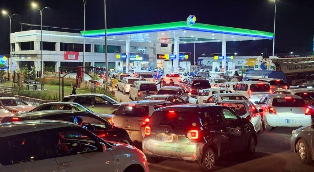 ভয়াবহ জ্বালানি সংকটে পড়েছে পাকিস্তান | ছবি: সংগৃহীত