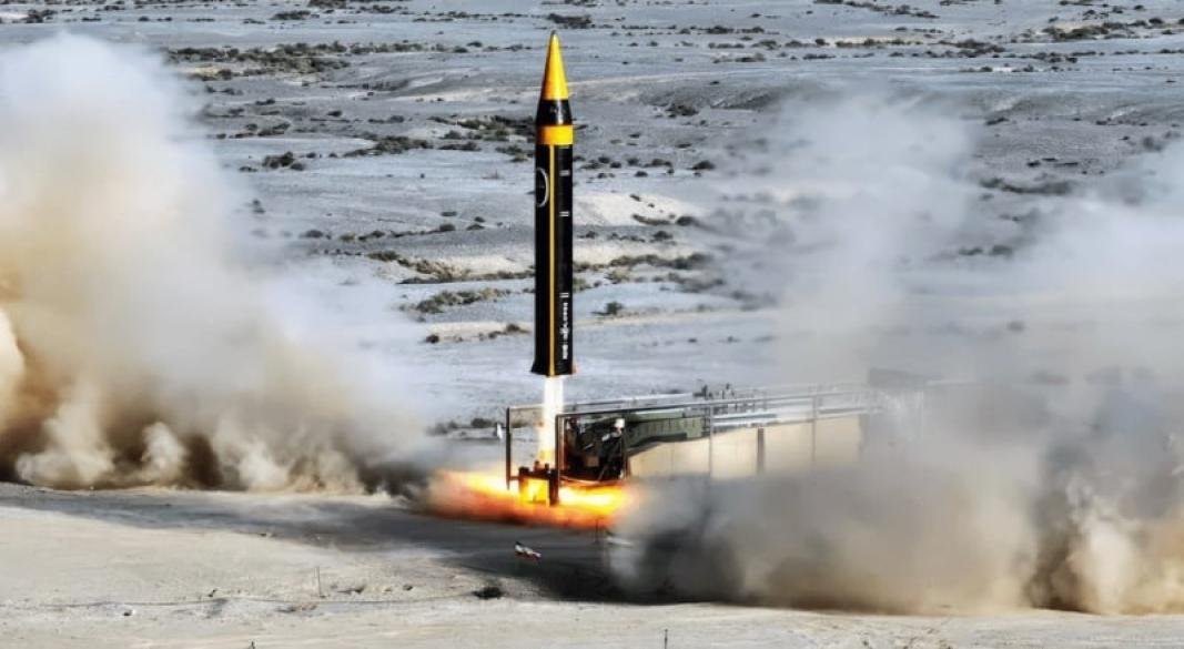 খোররামশাহর-৪ ক্ষেপণাস্ত্র প্রদর্শন ইরানের