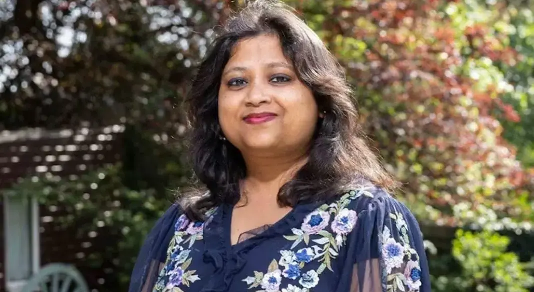 ৫২ বছর বয়সেই চাকরি ছেড়ে অবসর নেওয়া নারী