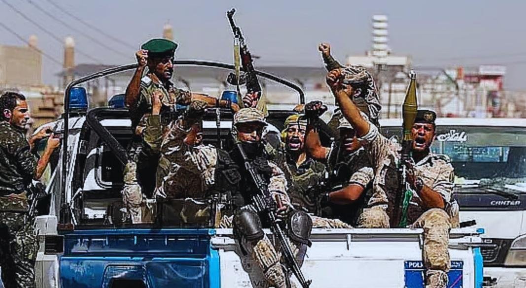 ইয়েমেনের রাজধানী সানায় গাড়িতে হুতি যোদ্ধারা। ফাইল ছবি: রয়টার্স
