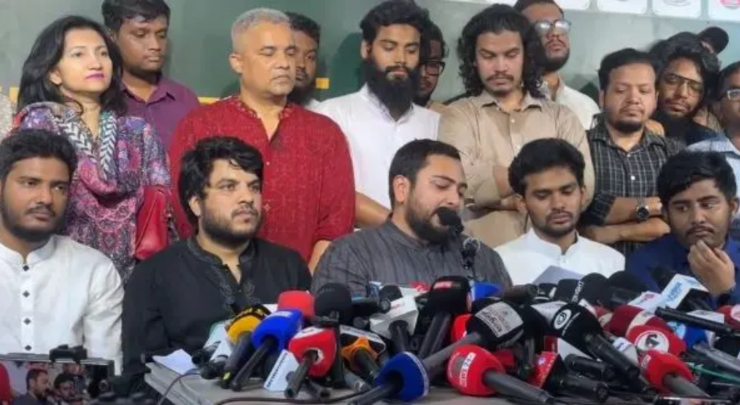 রোববার দুপুরে এনসিপি কার্যালয়ে যোগদান অনুষ্ঠান শেষে কথা বলেন নাহিদ ইসলাম