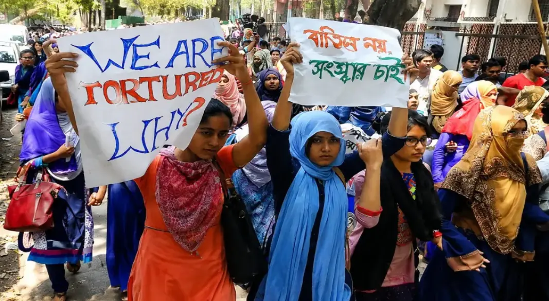 মেয়েদের আন্দোলন। ছবি:সংগৃহীত