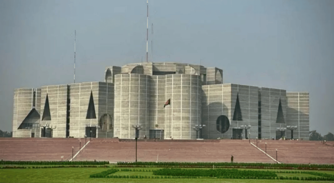 বঙ্গভবন নয়, কেন সংসদ ভবনের দক্ষিণ প্লাজায় নতুন মন্ত্রিসভার শপথ