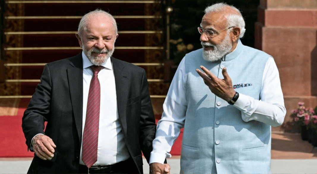 ব্রাজিলের প্রেসিডেন্ট লুইজ ইনাসিও লুলা দা সিলভার সঙ্গে ভারতের প্রধানমন্ত্রী নরেন্দ্র মোদী