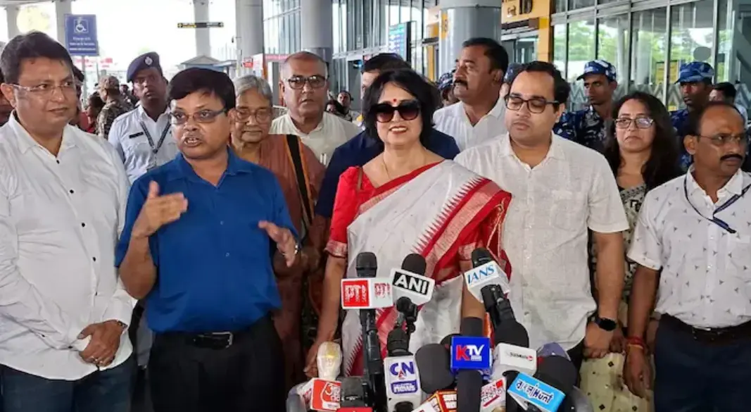 দীর্ঘ ১৯ বছর পর কলকাতায় ফিরলেন নির্বাসিত লেখিকা তসলিমা নাসরিন