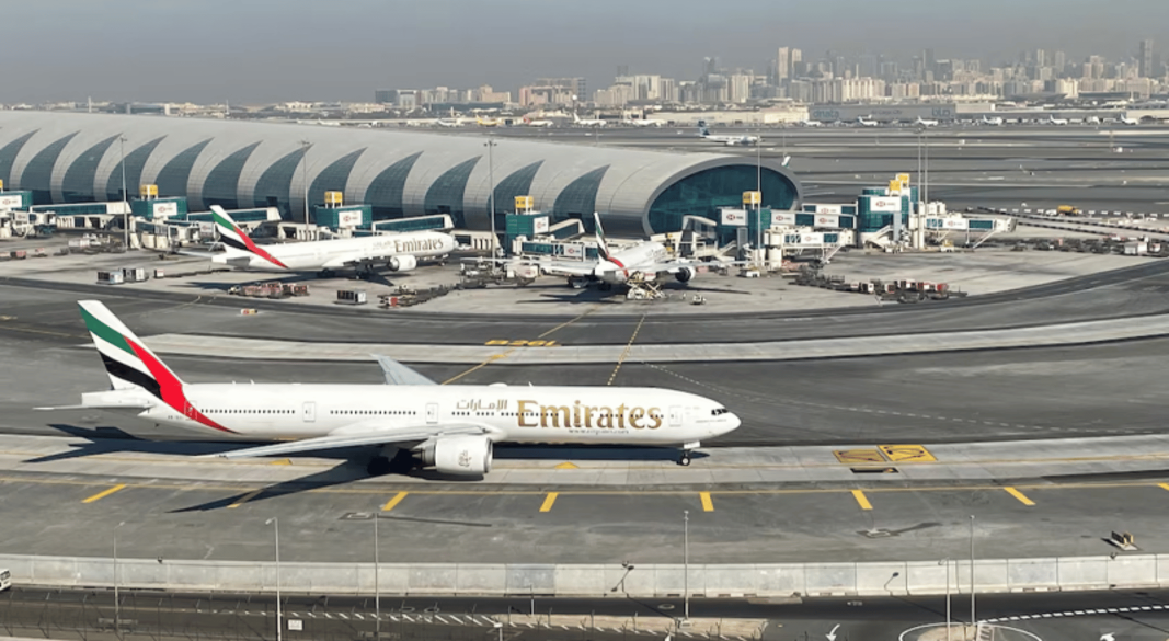 ড্রোন হামলার কারণে দুবাই বিমানবন্দরে আগুন, ফ্লাইট সাময়িক বন্ধ