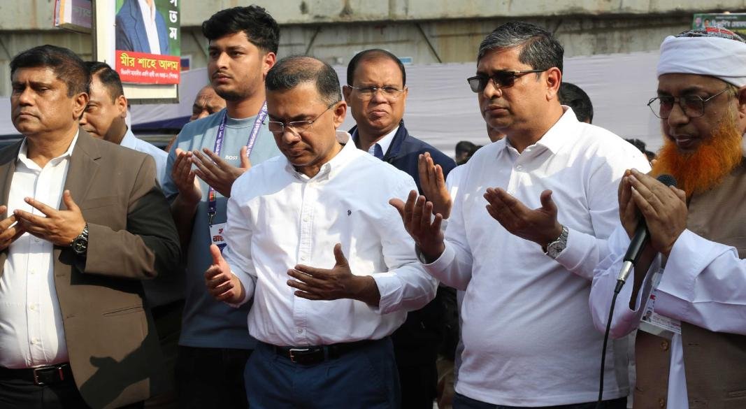 মাজার জিয়ারতে তারেক রহমান