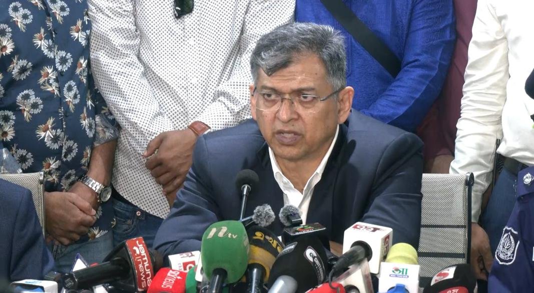 ব্যাটারিচালিত টমটম ও অন্যান্য অযান্ত্রিক যানবাহনের সংখ্যা আর বাড়তে দেয়া হবে না বলে জানিয়েছেন স্বরাষ্ট্রমন্ত্রী।