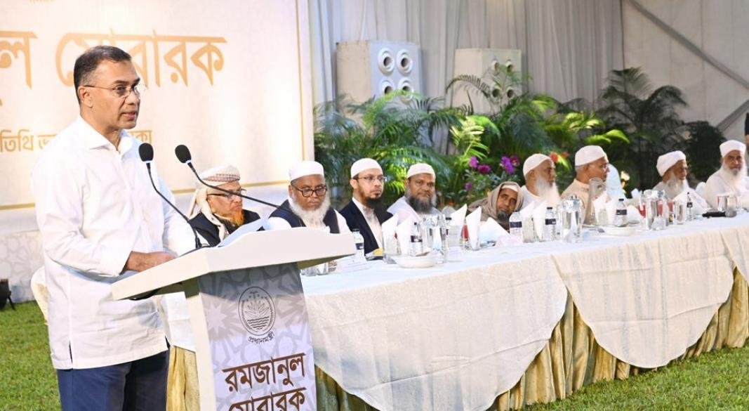 যমুনায় এতিম শিশু এবং ওলামা-মাশায়েখদের সম্মানে আয়োজিত ইফতার মাহফিলে বক্তব্য দেন প্রধানমন্ত্রী তারেক রহমান। ছবি: পিএমও