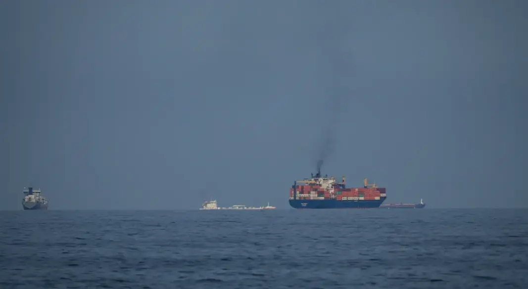 হরমুজ প্রণালিতে জাহাজের চলাচল। ছবি: সংগৃহীত