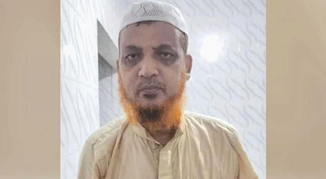 অভিযোক্ত মাদ্রাসা সুপারের ছবি আমেরিকা বাংলা