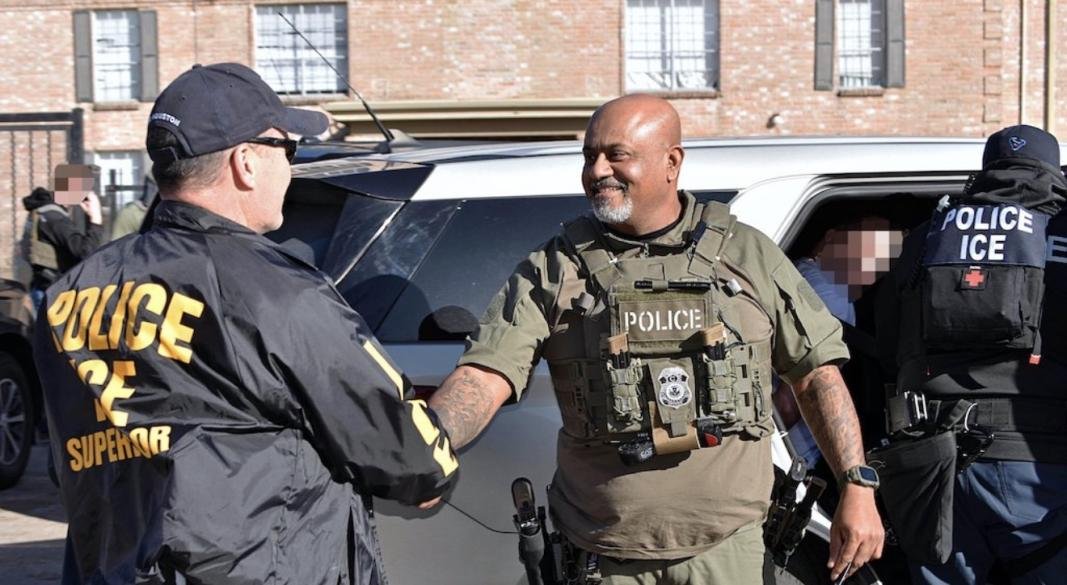 ফেডারেল ইমিগ্রেশন এজেন্ট