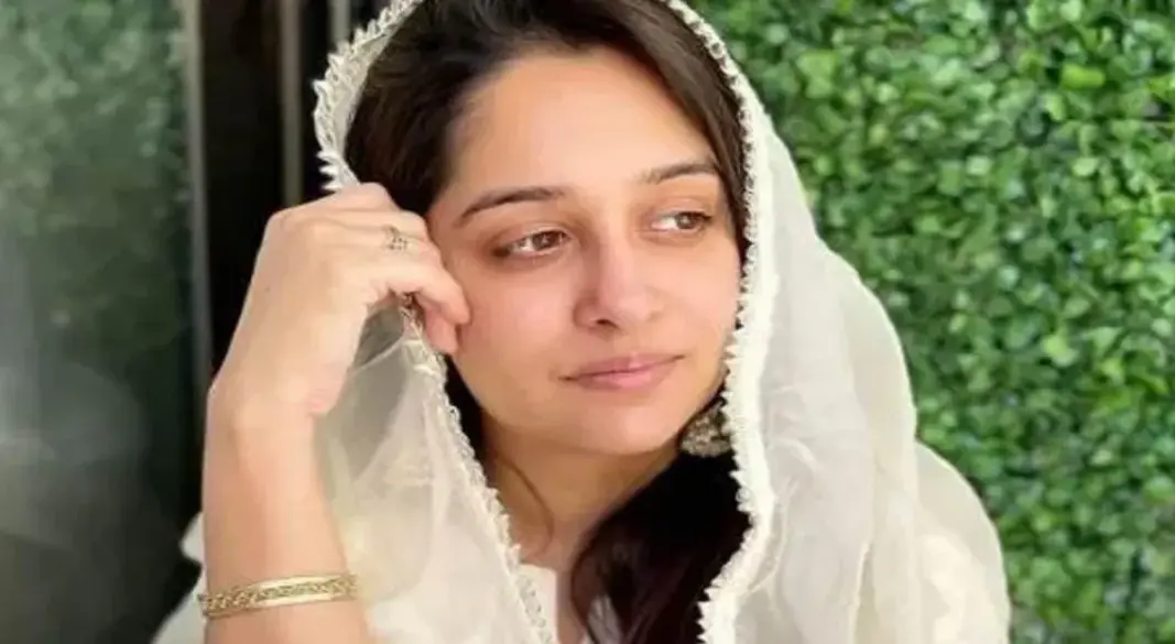 ইসলাম ধর্মে শান্তি খুজে পেয়ে ইসলাম গ্রহণ করলেন ভারতীয় অভিনেত্রী দীপিকা