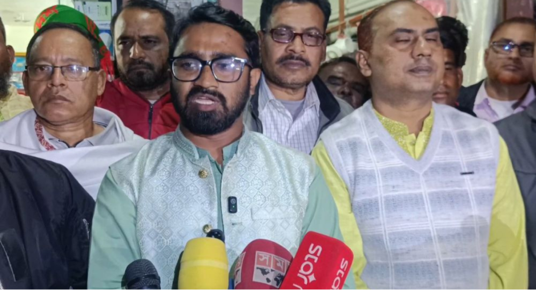 ঝিনাইদহে নির্বাচনী গণসংযোগ শেষে রাশেদ খান। ছবি: সংগৃহীত