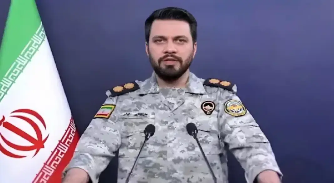 খাতাম আল-আনবিয়া কেন্দ্রীয় সদর দপ্তরের সামরিক মুখপাত্র ইব্রাহিম যুলফাগারি ।