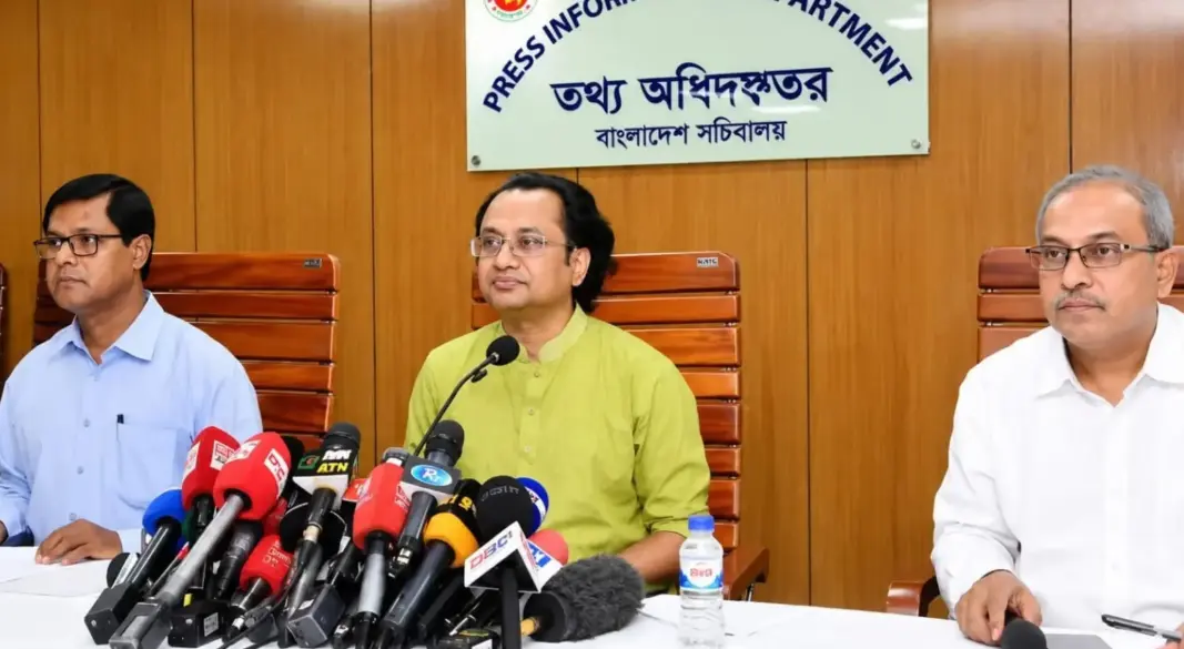 প্রধানমন্ত্রী'র তথ্য উপদেষ্টা।