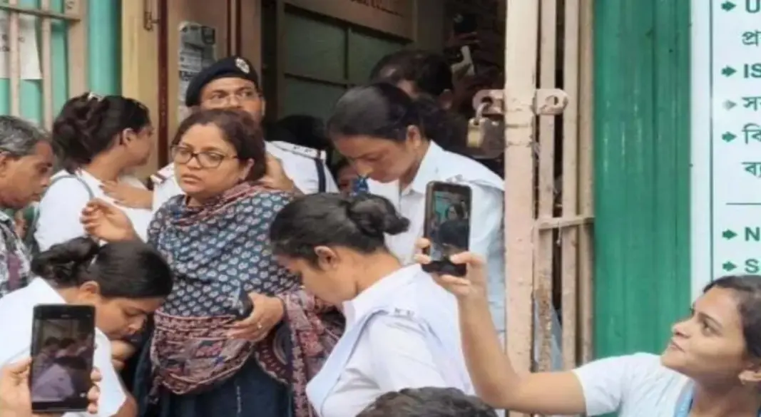 কলকাতায় মুসলিম উপাধ্যক্ষকে পদত্যাগে বাধ্য, পরে কক্ষে ‘গঙ্গাজল’ ছিটিয়ে শুদ্ধিকরণ